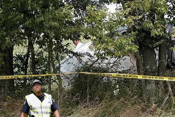 Kentucky Airplane Crash: Pilot Escapes Unharmed