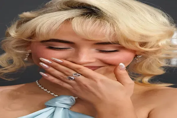 Sabrina Carpenter Confetti French Manicure at MTV VMAs 2025